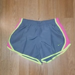 Girls nike short